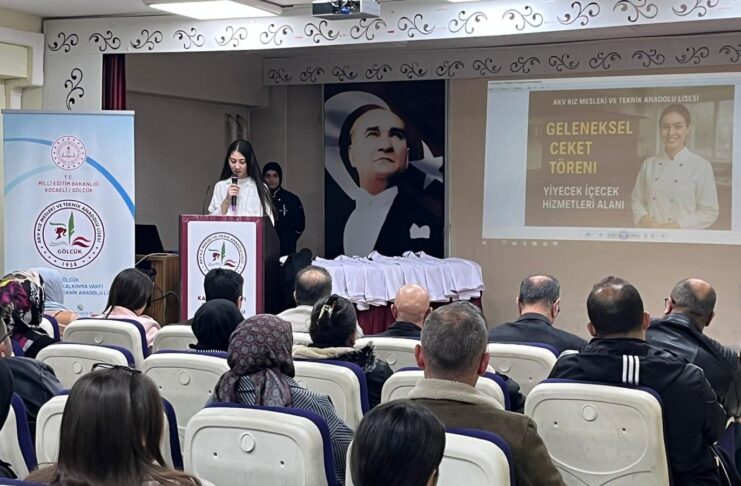 AKV Yiyecek İçecek Hizmetleri Alanı Ceket Giyme Töreni Düzenledi