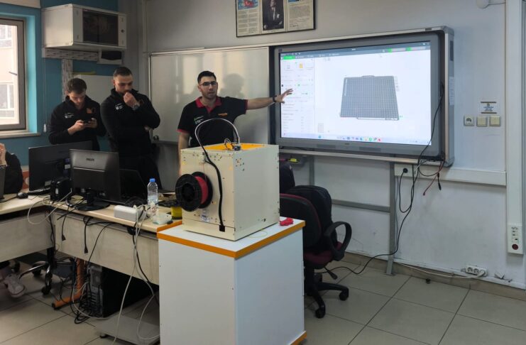 AKV’nin Öğrencilerine Katmanlı İmalat ve 3D Yazıcı Eğitimi